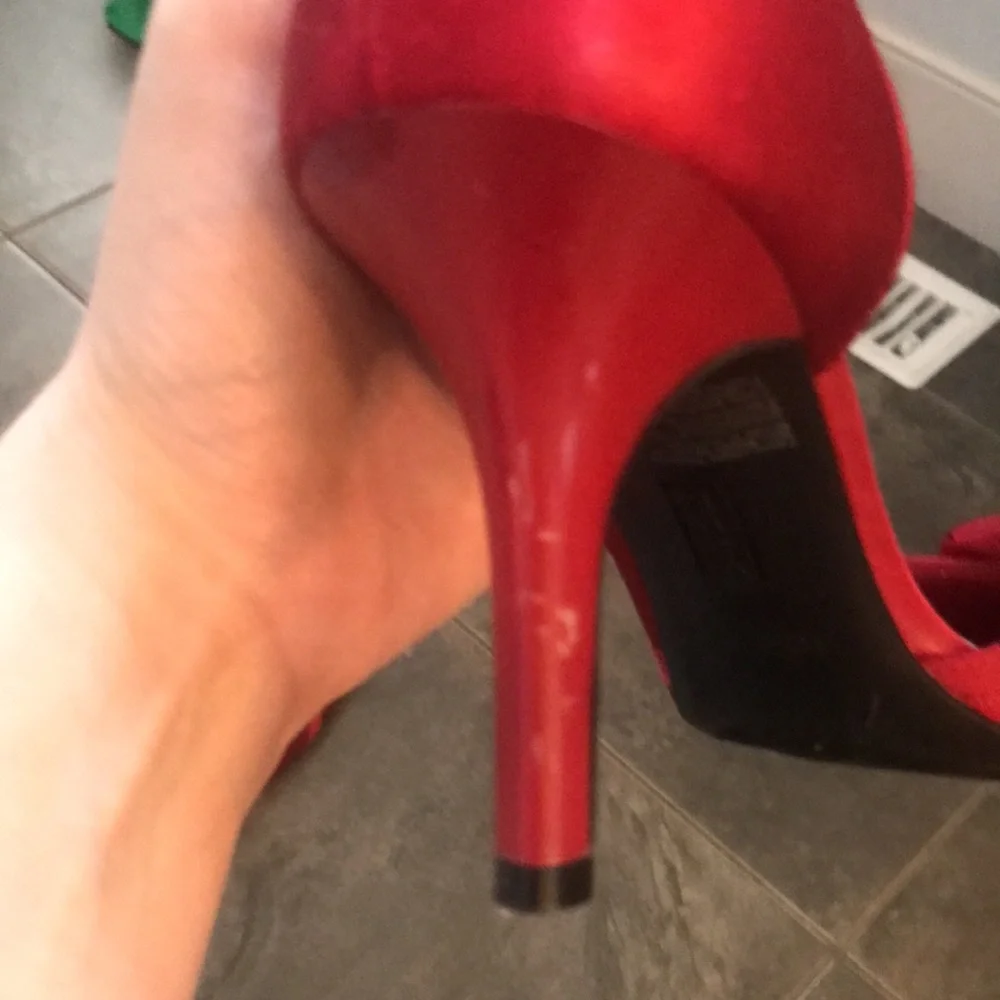 FIONI Red Satin Rosebud Heels 👠 7 - Picture 9 of 10
